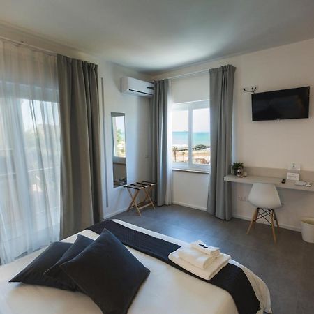 B&B A Due Passi Dal Mare Гела Экстерьер фото