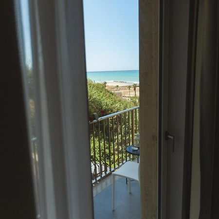 B&B A Due Passi Dal Mare Гела Экстерьер фото