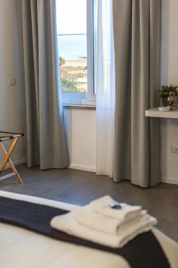 B&B A Due Passi Dal Mare Гела Экстерьер фото