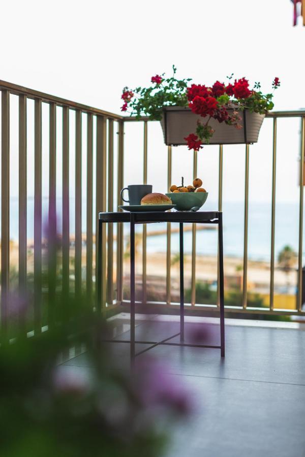 B&B A Due Passi Dal Mare Гела Экстерьер фото