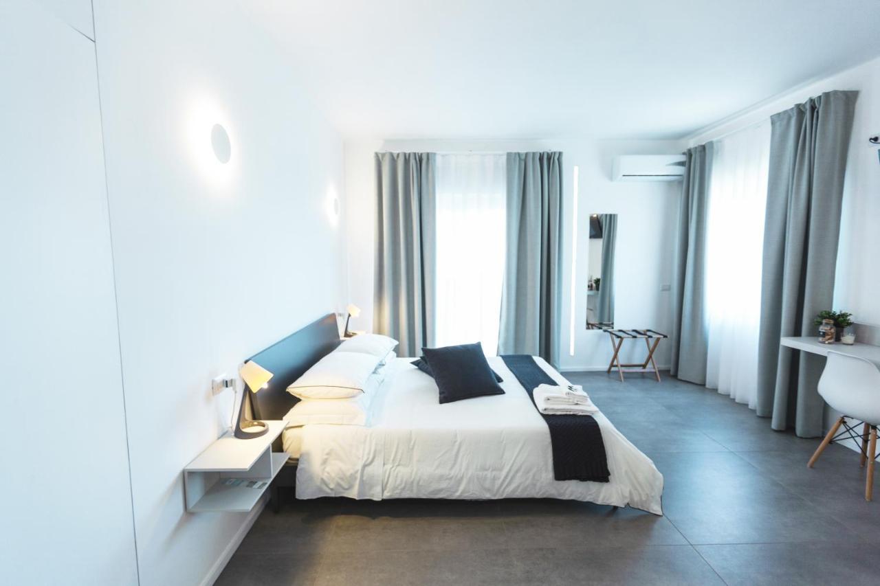 B&B A Due Passi Dal Mare Гела Экстерьер фото