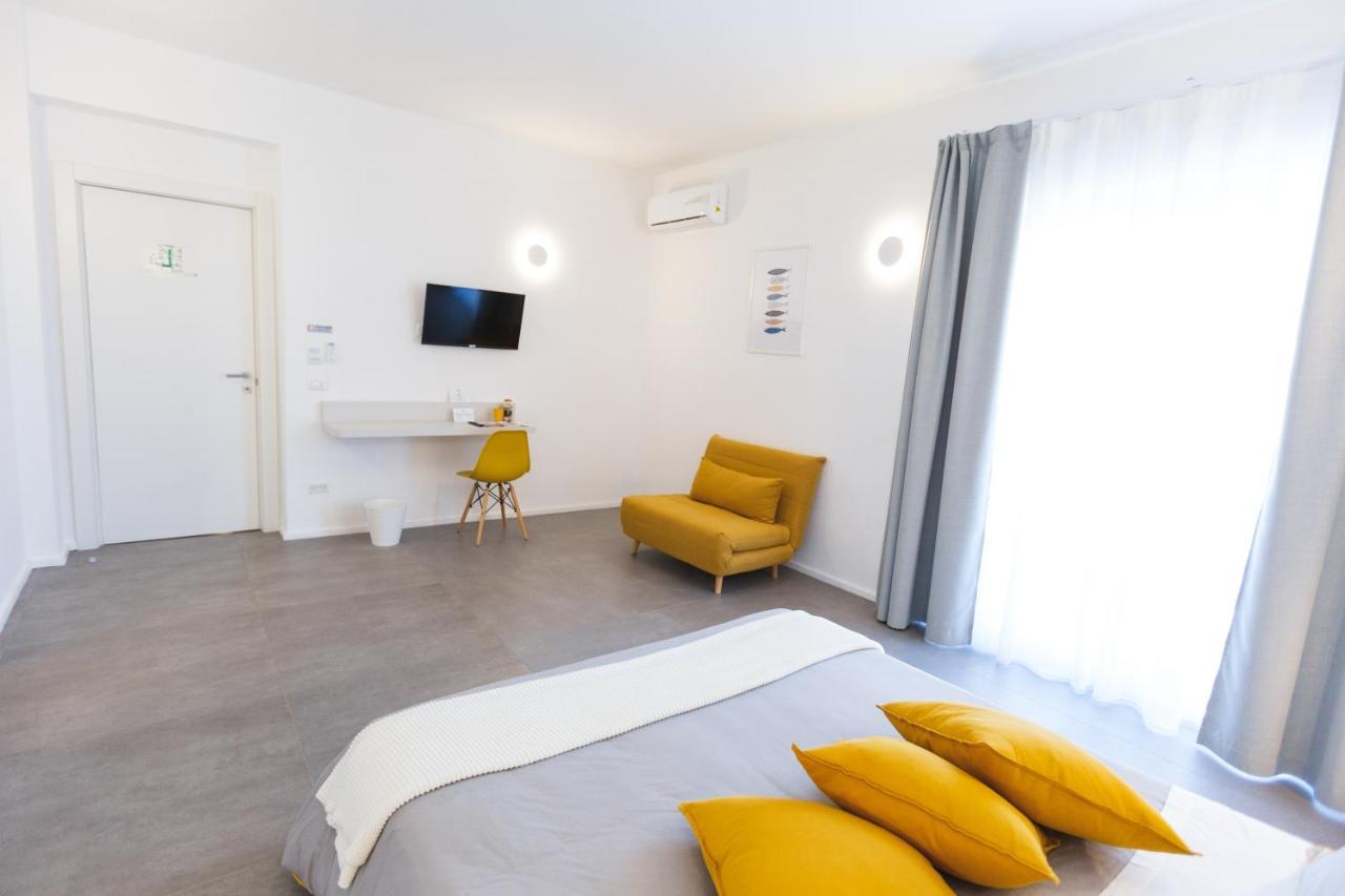B&B A Due Passi Dal Mare Гела Экстерьер фото