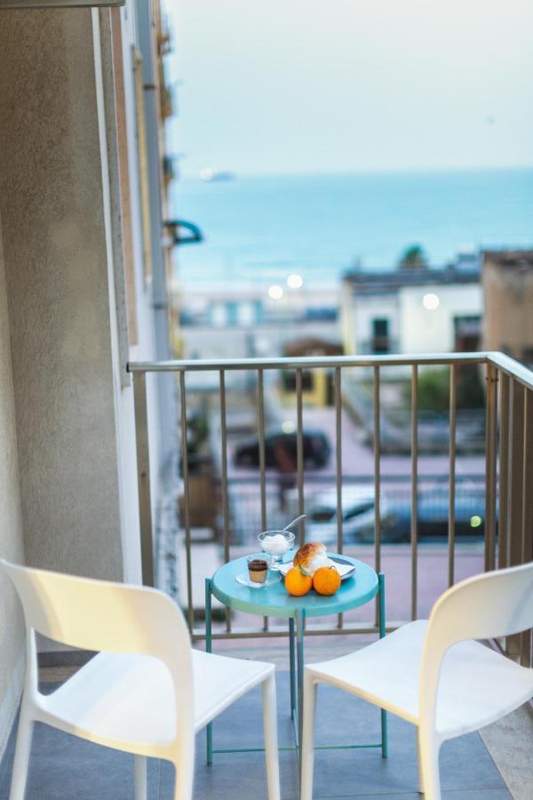 B&B A Due Passi Dal Mare Гела Экстерьер фото